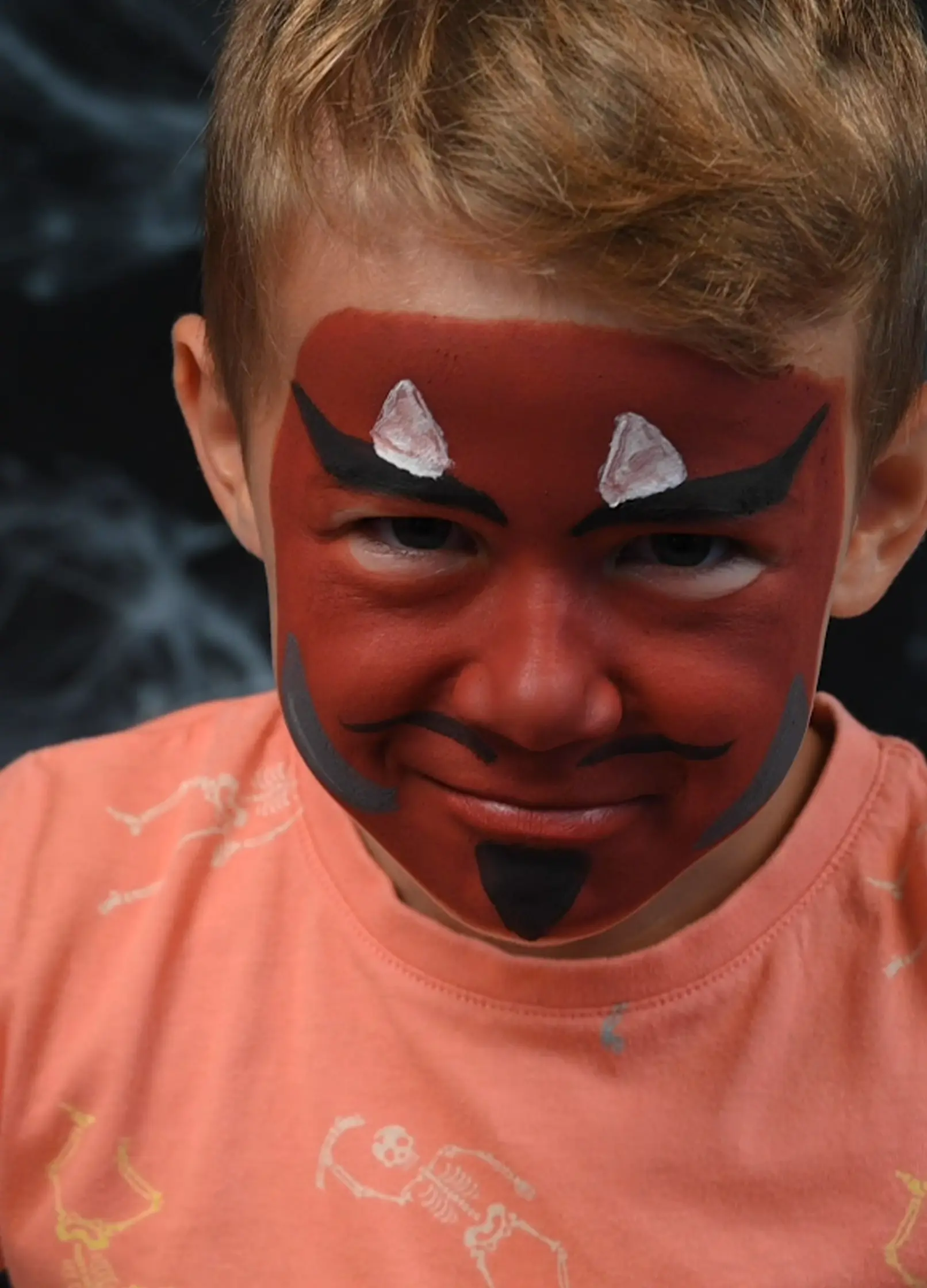 Maquillage de diable pour enfant