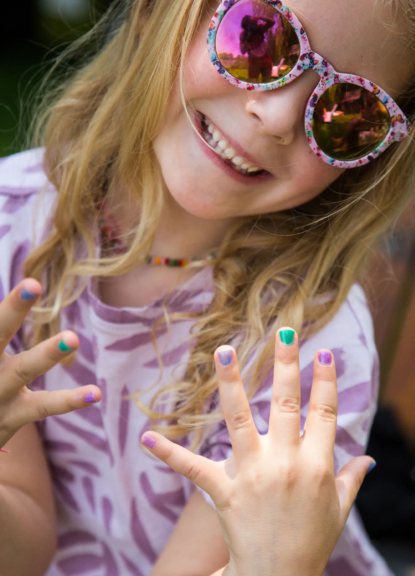 vernis à ongle base eau pelable enfant violet pailleté