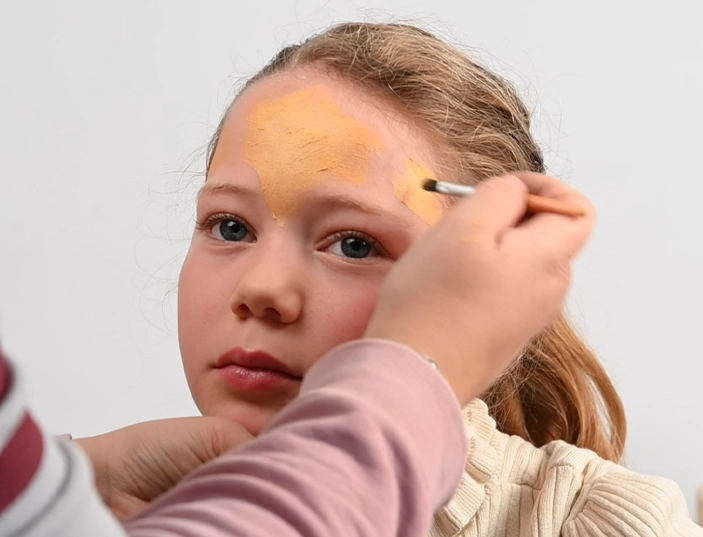 children's wonderwoman make-up tutorial