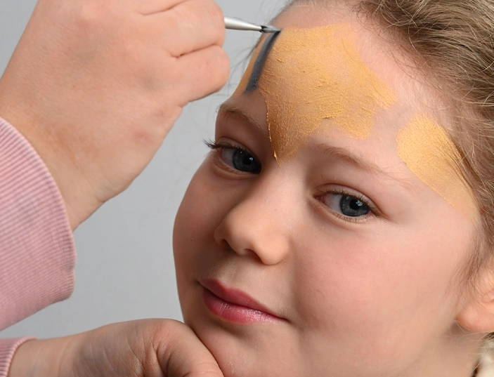 children's wonderwoman make-up tutorial
