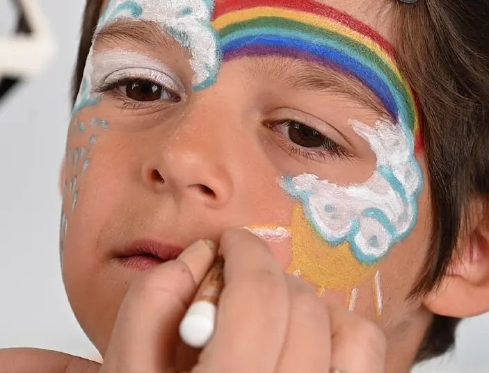 schminktutorial regenbogen kind