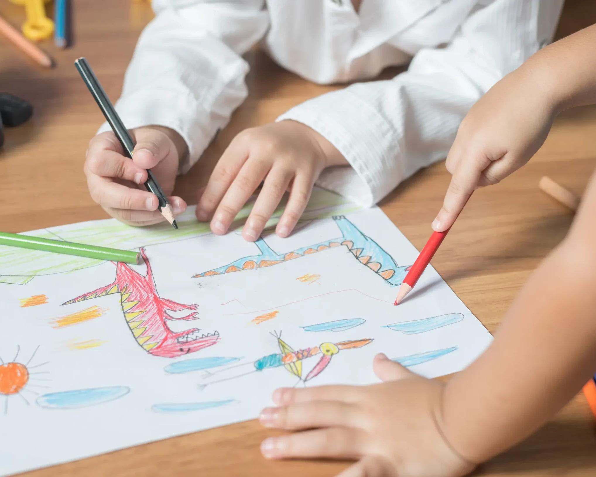 enfants qui dessinent